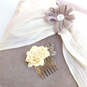 RHINESTONE & ROSE HAIR COMB